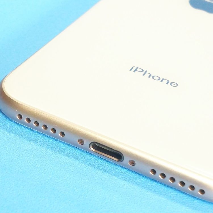 au iPhone8 64GB �������  143