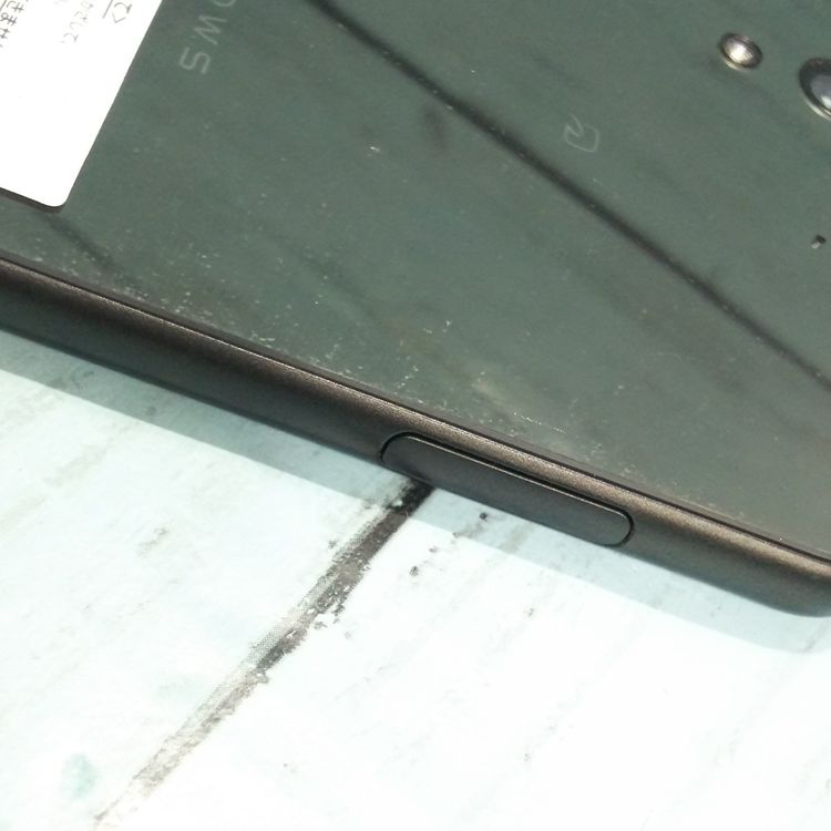 FUJITSU(�ٻ��̡� arrows Be 32GB �֥�å� F-04K docomo  040