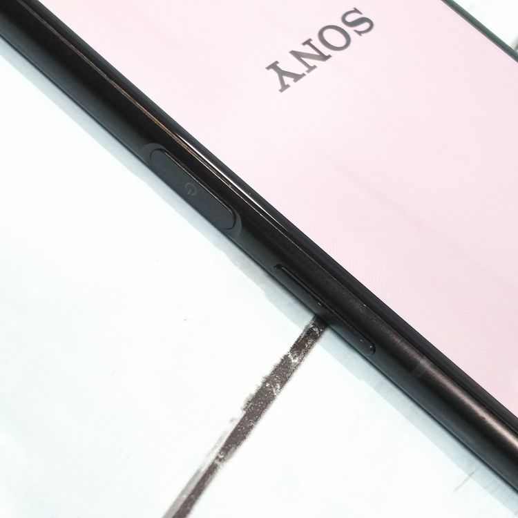 docomo Xperia XZ1 SO-01K Black  574