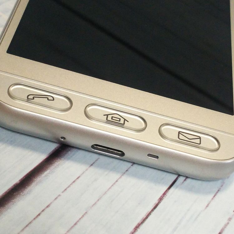 Softbank SHARP ����ץ륹�ޥ�4 704SH �����ѥ󥷥�С�  639