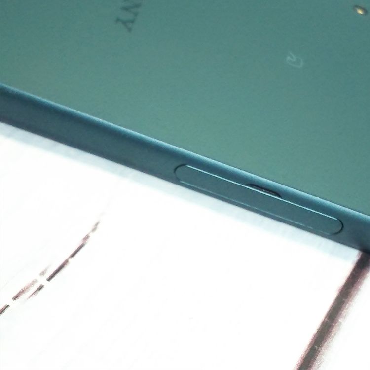 SONY au Xperia Z5 SOV32 Green  007