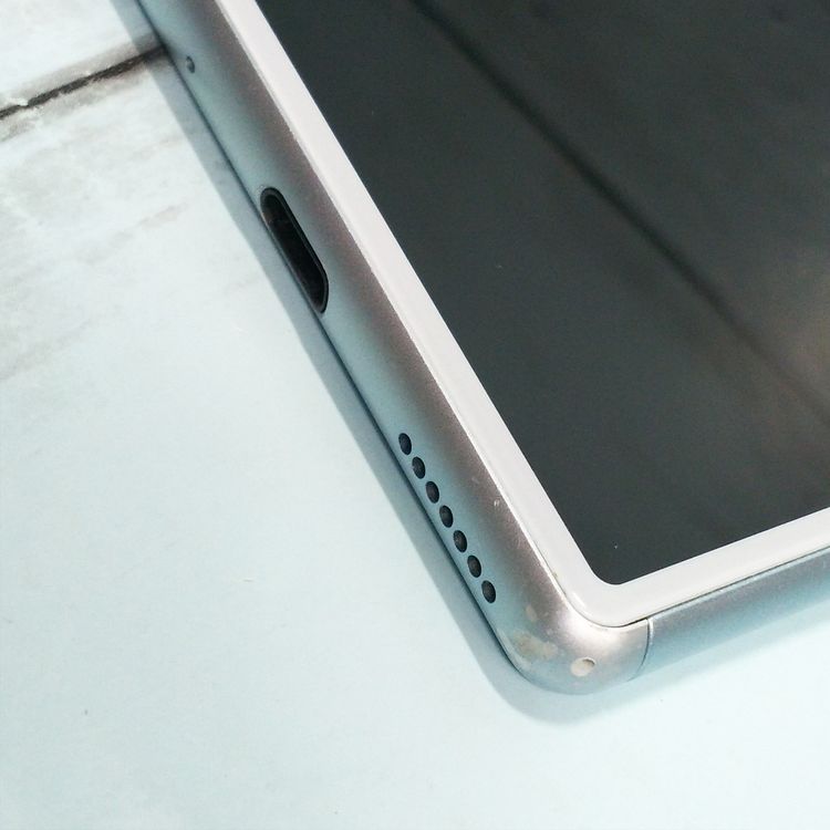 au Xperia 8 SOV42 �֥롼  387