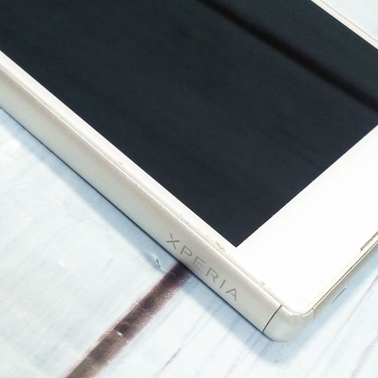 SONY au Xperia Z5 SOV32 White  167