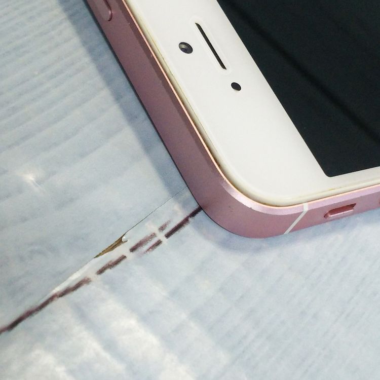 docomo iPhoneSE 64GB �������������  902