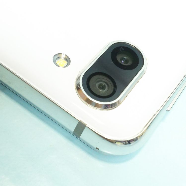 docomo AQUOS R2 SH-03K Platinum White  624