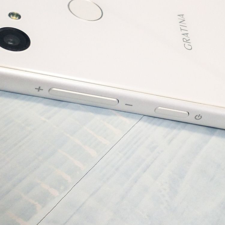 au GRATINA KYV48 �ۥ磻��  290