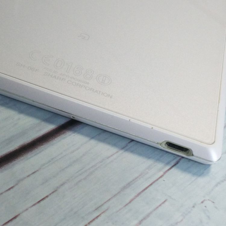 docomo AQUOS PAD SH-06F �ۥ磻�� ���֥�å� 569