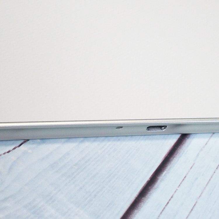 docomo arrows Tab F-02K White �ۥ磻��  302