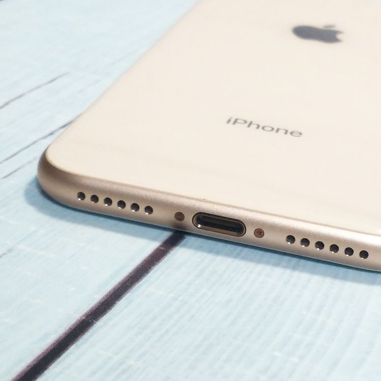 docomo iPhone8 64GB �������  523