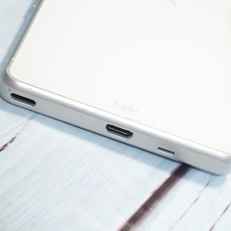 docomo arrows SV F-03H White  726