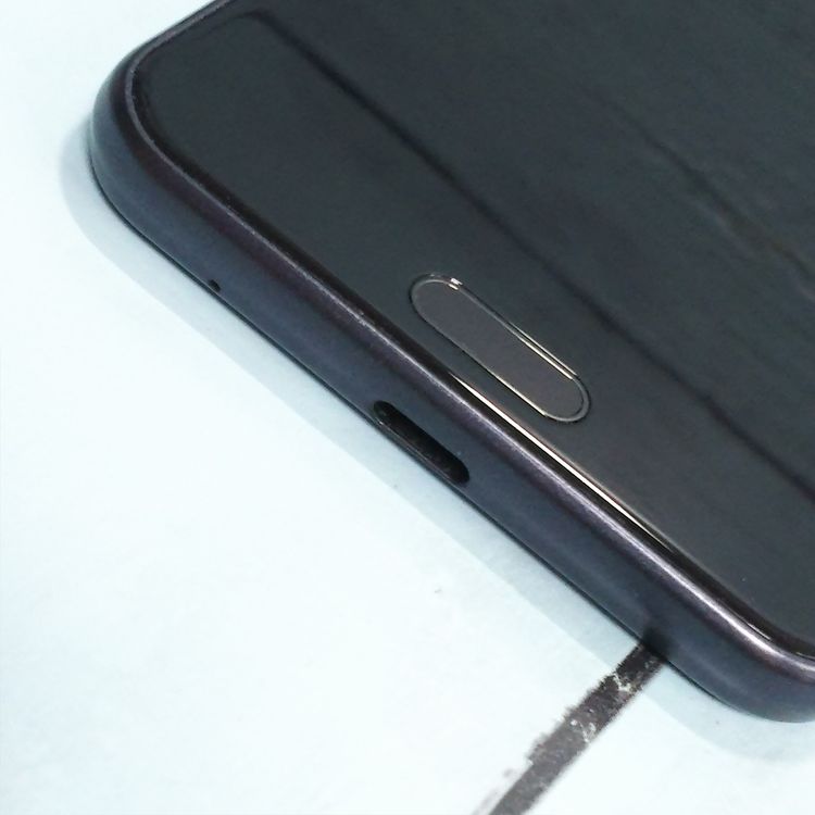 au AQUOS sense2 SHV43 Nuance Black  723