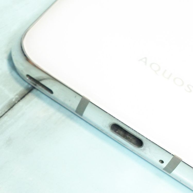 docomo AQUOS R2 SH-03K Platinum White  624