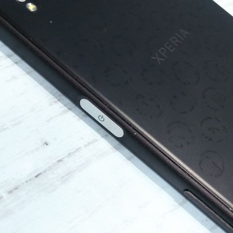SONY Xperia XZs SOV35 au �֥�å�  822
