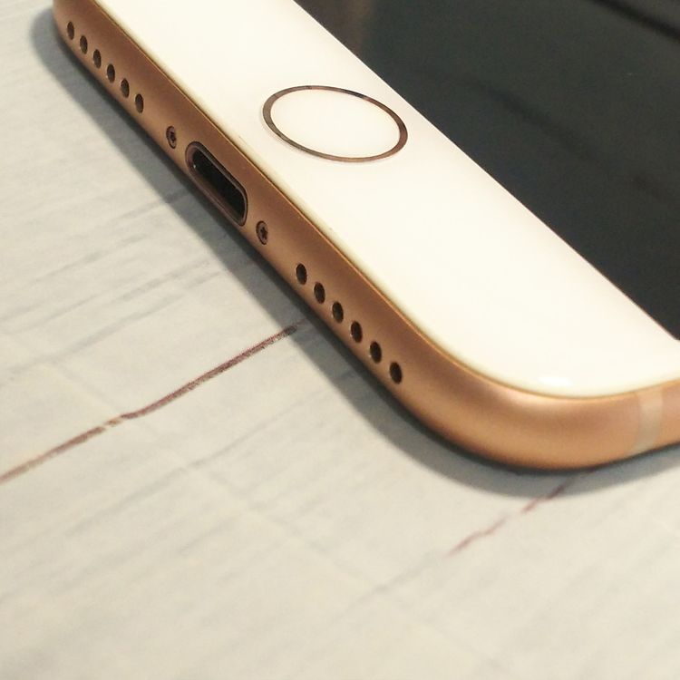 10�楻�å� iPhone8 64GB ������� ����С� ���졼 �Хåƥ꡼80%�ʾ�  816