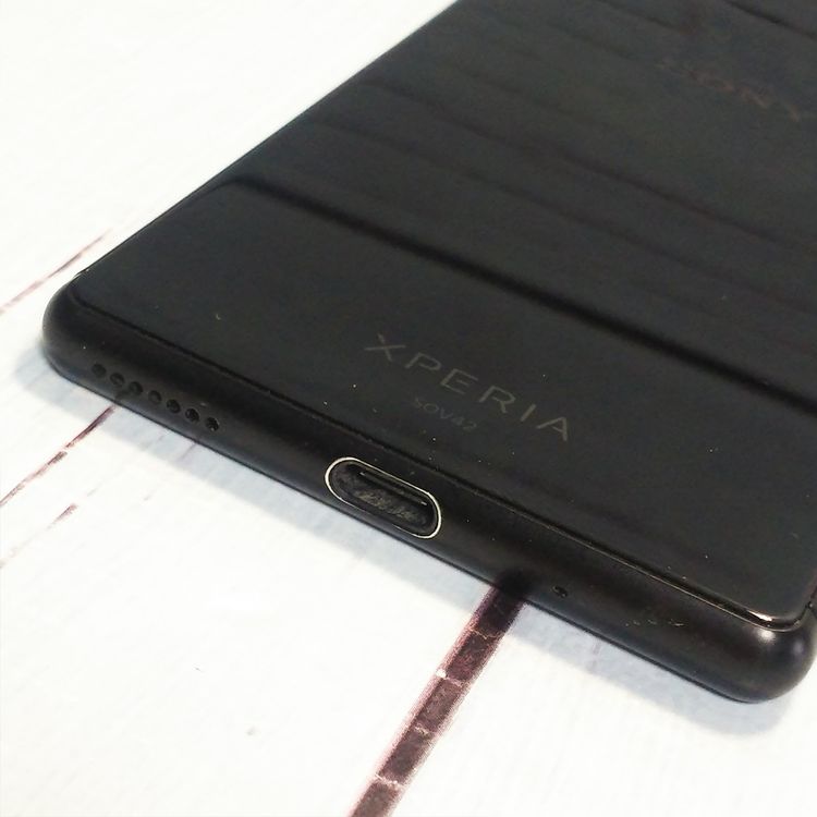 au Xperia8 SOV42 �֥�å�  052