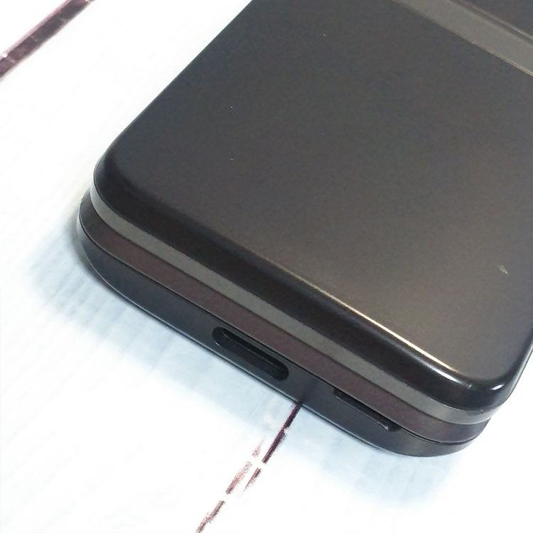 au ������ GRATINA ��[����] �֥�å� KYF39  394