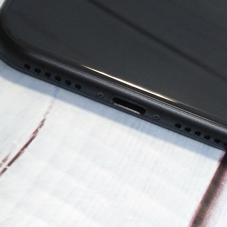 au iPhoneSE2 64GB �֥�å�  075