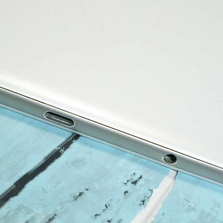 au Qua tab QZ10 KYT33 ���եۥ磻��KYT33SWA 787 [������]