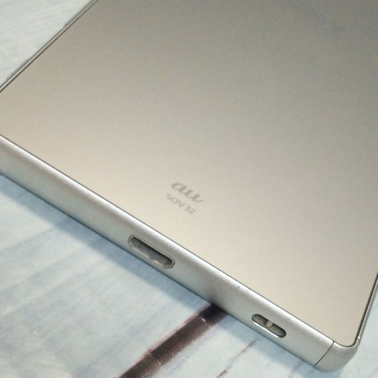 SONY au Xperia Z5 SOV32 White  167