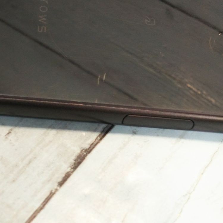 FUJITSU(�ٻ��̡� arrows Be 32GB �֥�å� F-04K docomo  852