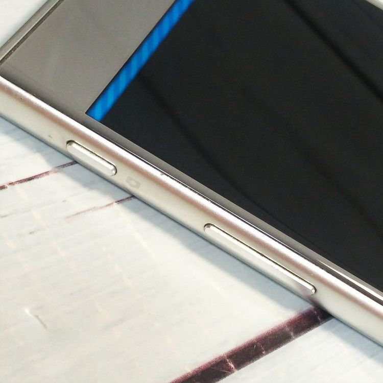 docomo Xperia X�� SO-01J Platinum ����С�  880