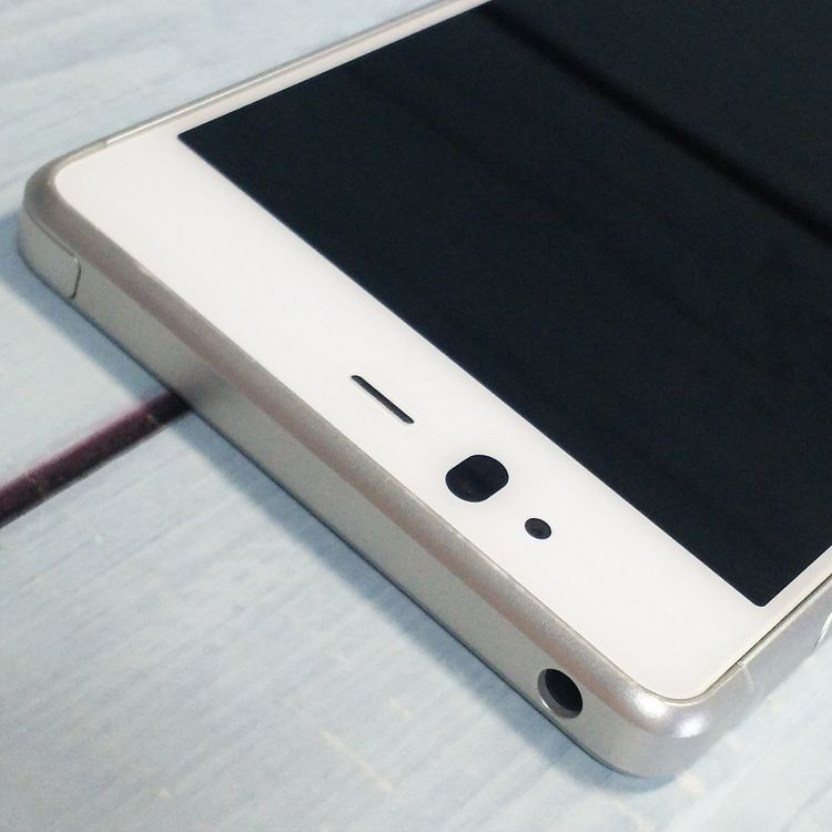 docomo arrows SV F-03H White  974