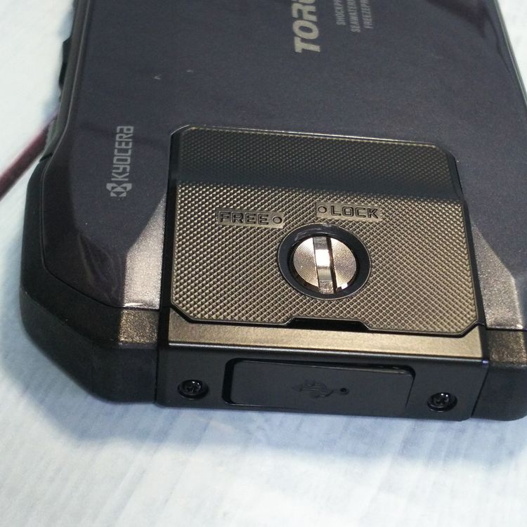 au ������ TORQUE G04 �֥�å� KYV46  220