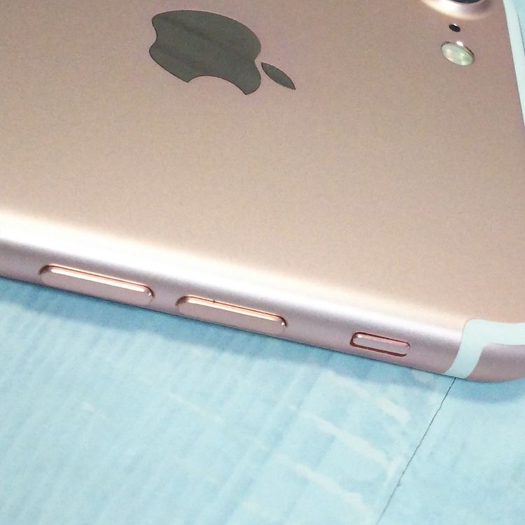 au iPhone7 128GB �������������  ���� 902