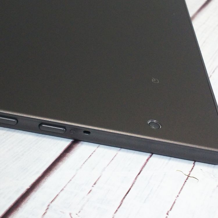 docomo arrows Tab F-02K Black �֥�å� [�����] 666