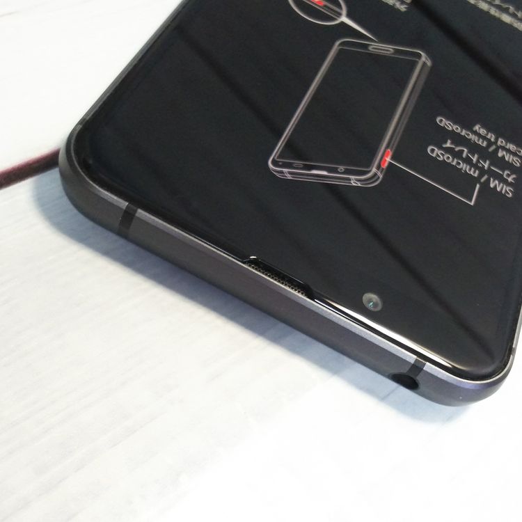 au AQUOS sense3 SHV45 �֥�å�  323