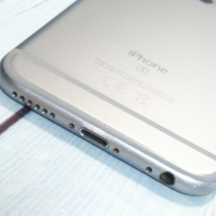 docomo iPhone6s 32GB ���ڡ������쥤  425
