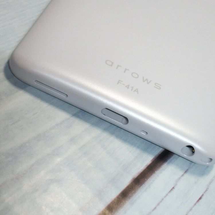 �ٻ��� docomo arrows Be4 F-41A �ۥ磻��  ���� 922