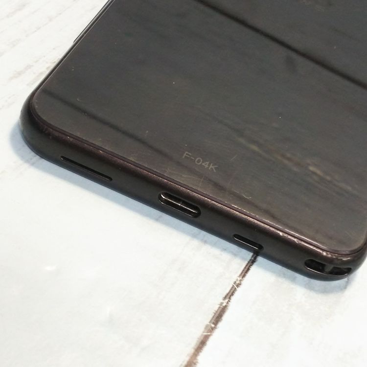 FUJITSU(�ٻ��̡� arrows Be 32GB �֥�å� F-04K docomo  852