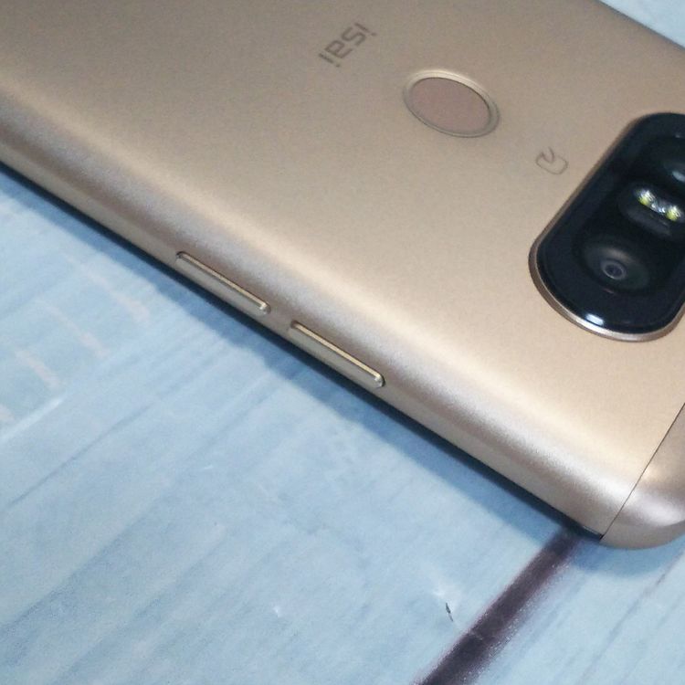 LG au isai Beat LGV34 GOLD �������  079