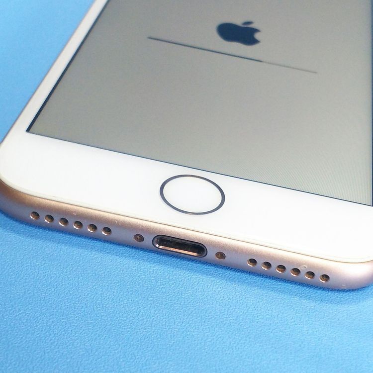 au iPhone8 64GB �������  665