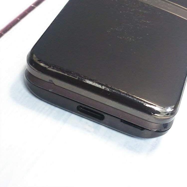 au ������ GRATINA ��[����] �֥�å� KYF39  609