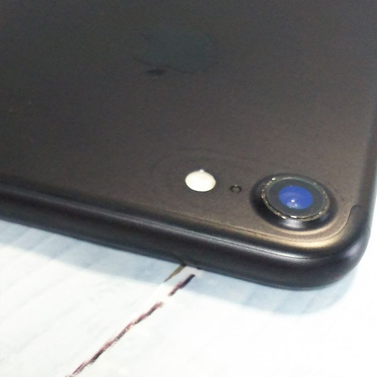 SoftBank iPhone7 32GB �֥�å�  750