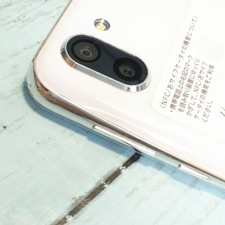 docomo AQUOS R2 SH-03K Platinum White  067