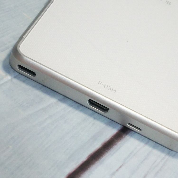 docomo arrows SV F-03H White  974