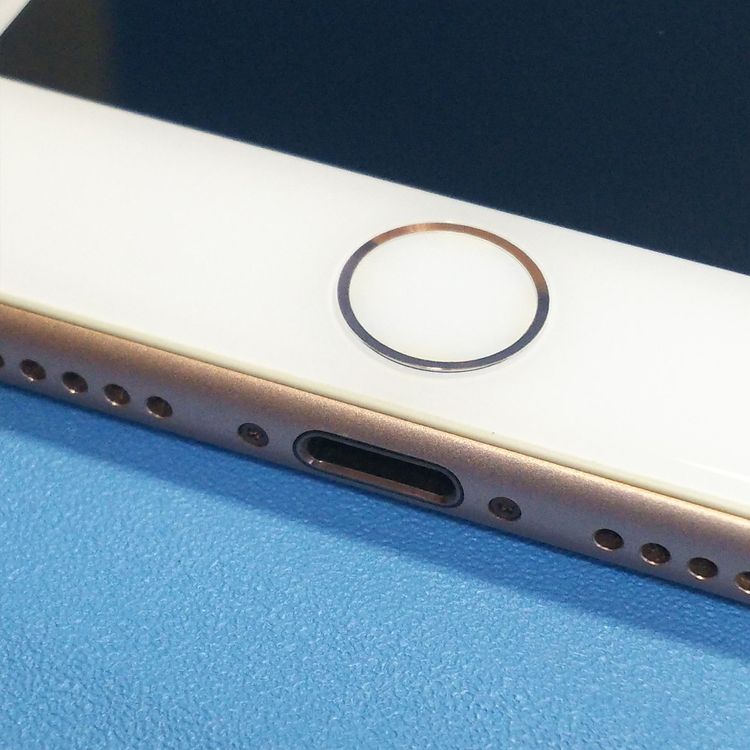 au iPhone8 64GB �������  598