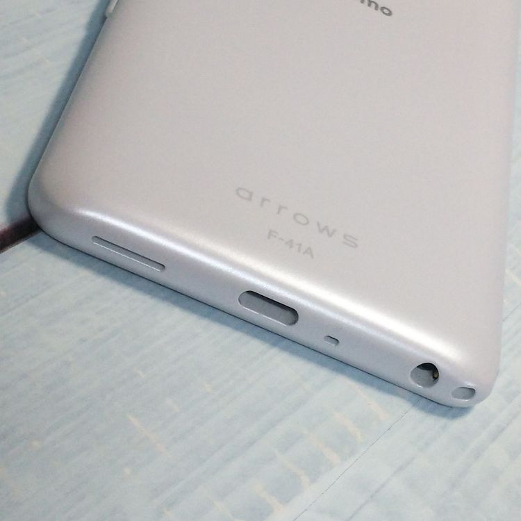 �ٻ��� docomo arrows Be4 F-41A �ۥ磻��  035