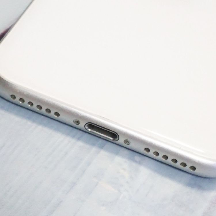 au iPhoneSE2 64GB �ۥ磻��  950