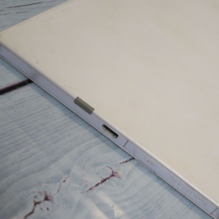 arrows Tab F-04H docomo White  189