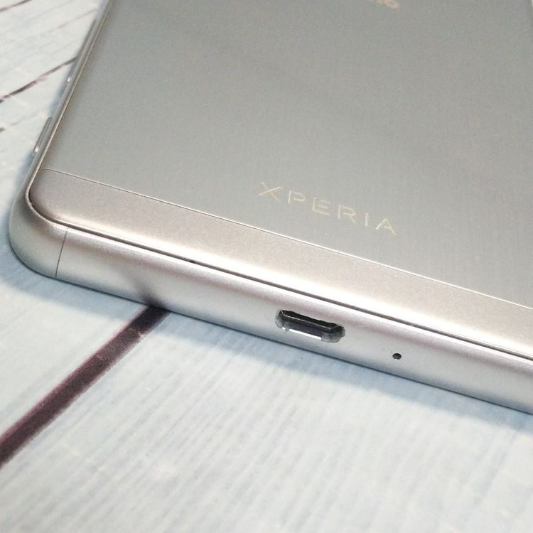 docomo Xperia X Performance SO-04H �ۥ磻�� ����С�  704