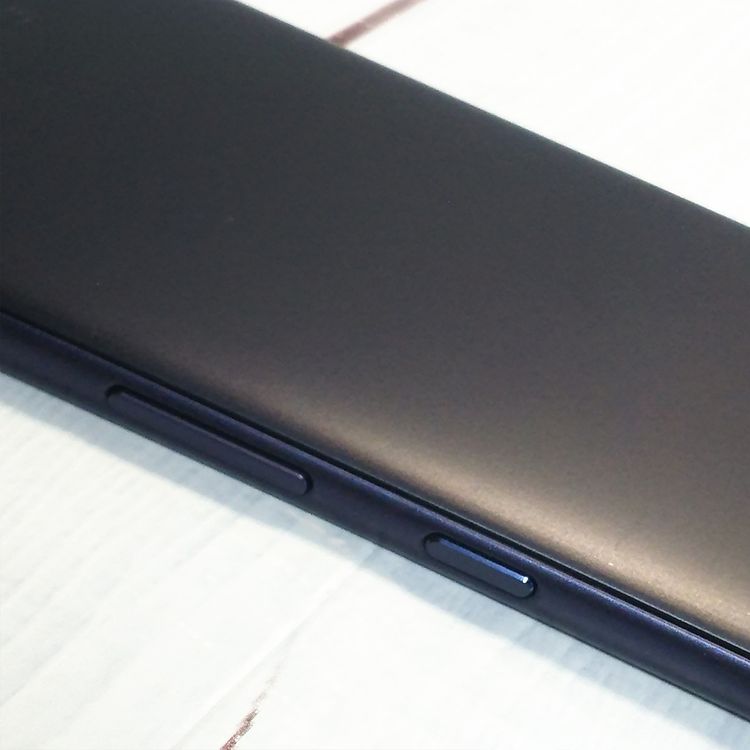 au Qua phone QZ ������ KYV44 ����ǥ���  981