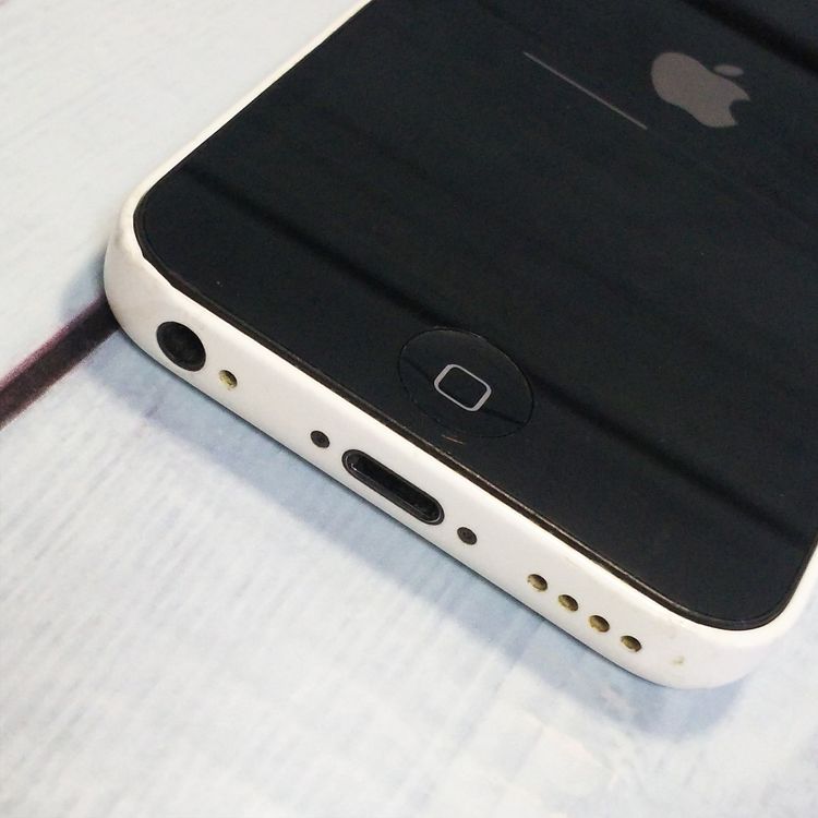 au iPhone5c 16GB �ۥ磻�� 823