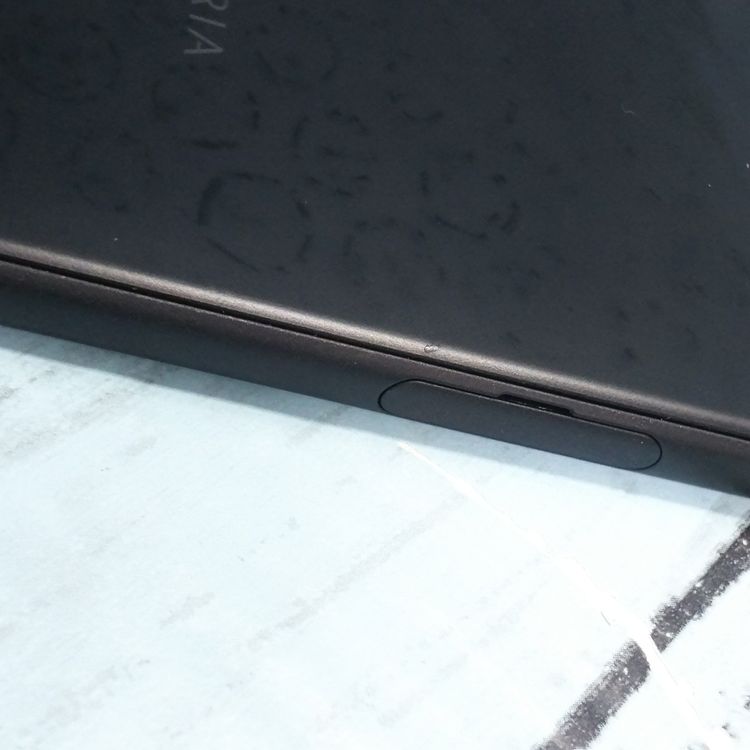 SONY Xperia XZs SOV35 au �֥�å�  822