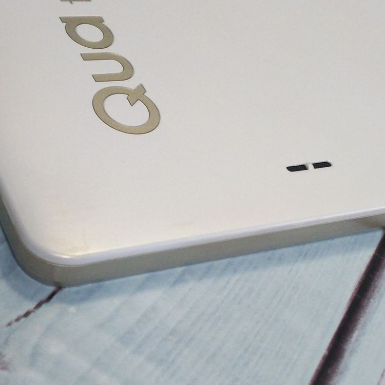 au LG Qua tab PZ �ۥ磻�� LGT32  623