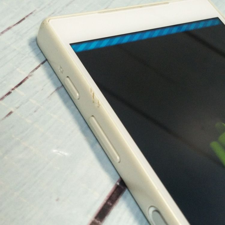 docomo Xperia Z5 Compact SO-02H WHITE  784