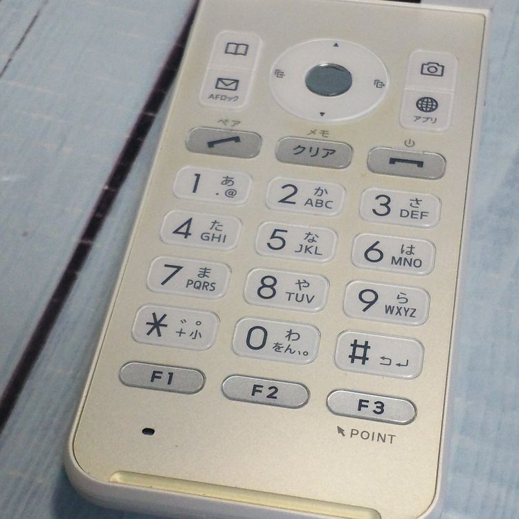 KYOCERA au GRATINA 4G KYF31 White  �ۥ磻��  083